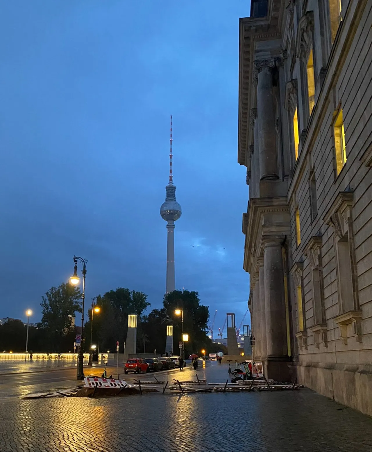 Berliner Fernsehturm Abends