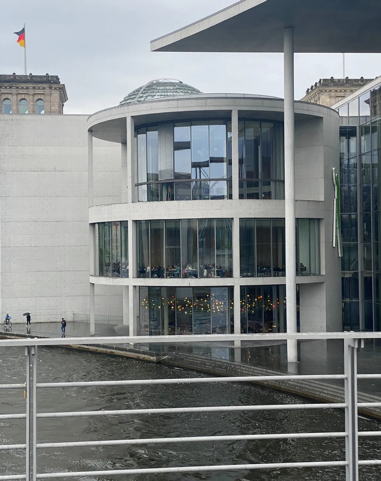 PLH Gebäude Von Der Spree-Seite